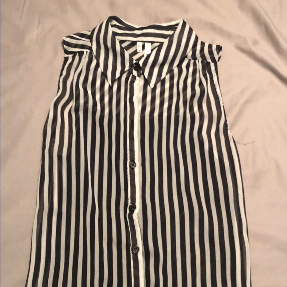 Small studio y button up tank